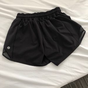 size 4 lulu hotty hot shorts.
